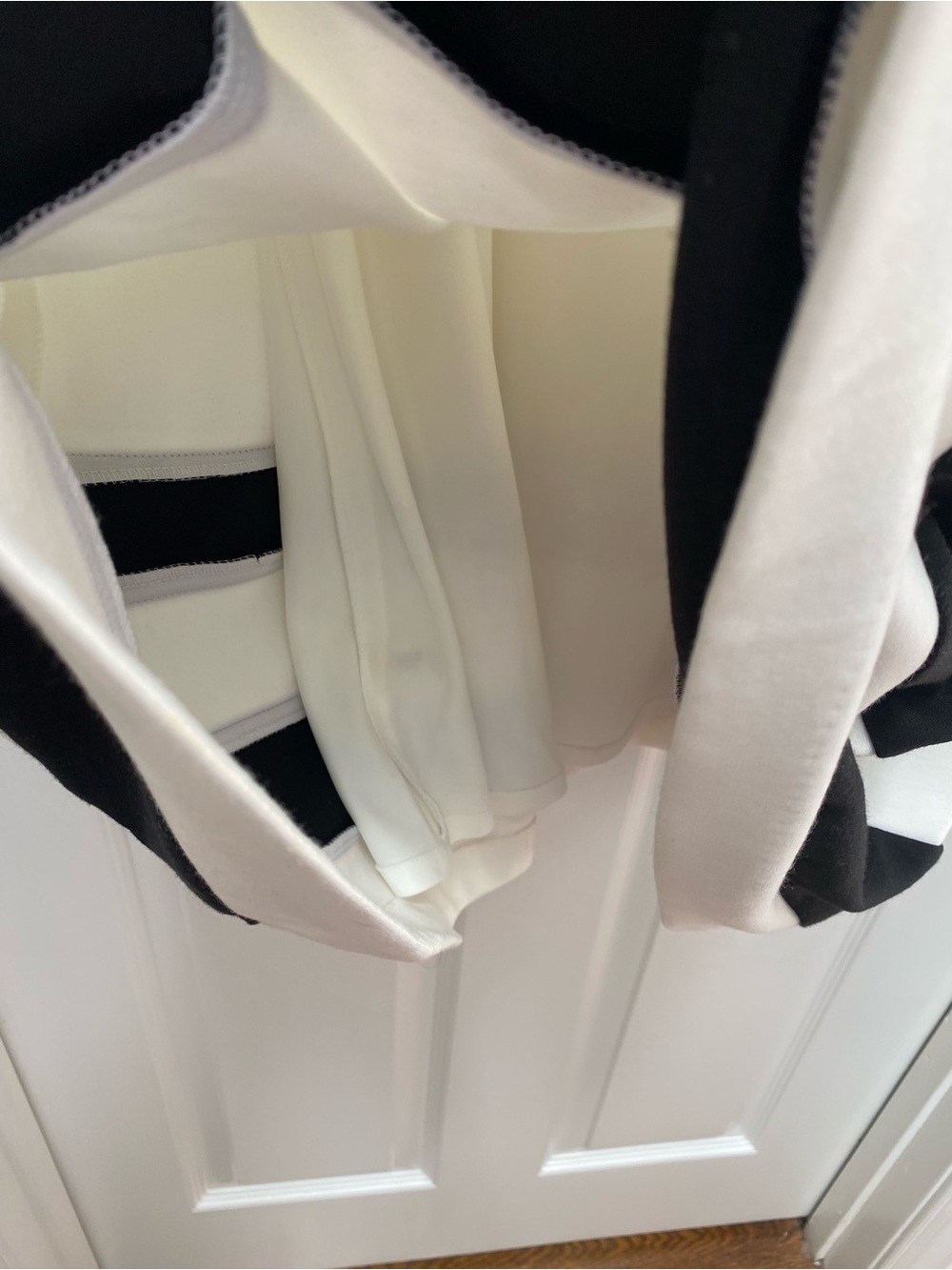 Calvin Klein White Fit & Flare Dress w Black Stripes on Pleated Skirt - size 6 - Picture 5 of 7